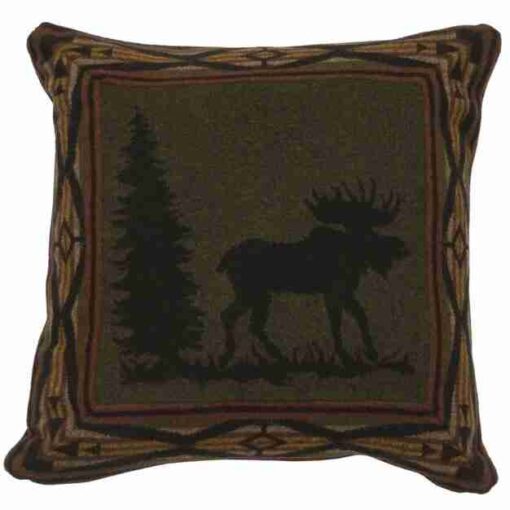 Moose i eurosham by wooded river