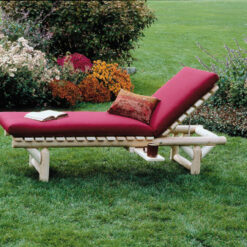 Lounge with cushion