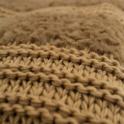 Y00124 plush knit camel detail