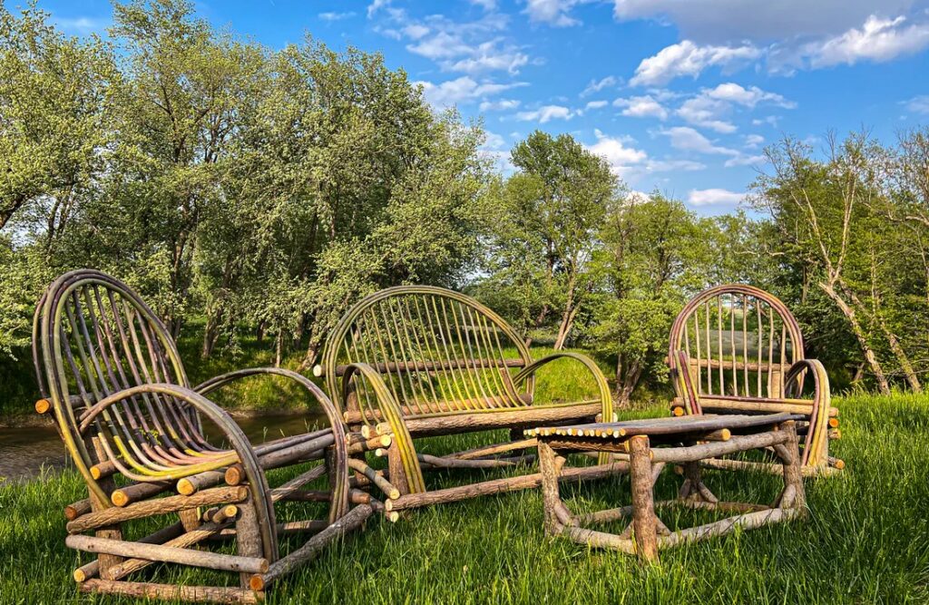 Essential Rustic Furniture Pieces For Your Vacation Home 4 Garden set 2