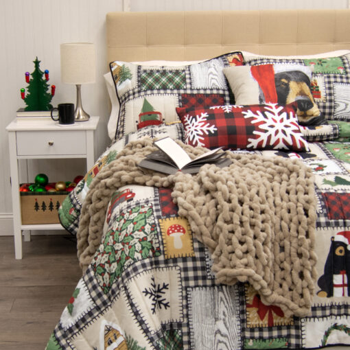 King quilted bedding set, winter cottage - image 3